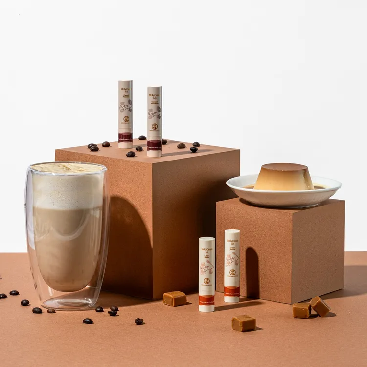 曼秀雷敦頂級濃潤柔霜潤唇膏#焦糖瑪奇朵、#法式烤布蕾，各3.3g／199元。品牌提供