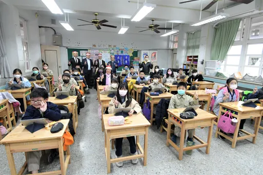 彰化縣政府2年挹注逾8千萬 汰換179校6萬套老舊課桌椅