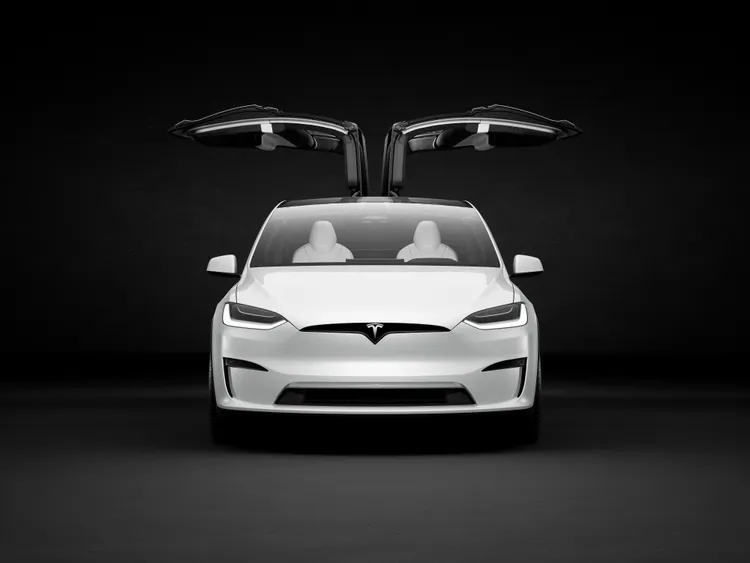 No.2  Tesla Model X  1667輛  售價：五人座324.99萬元、七人座336.29萬元、六人座345.99萬元、Plaid六人座354.99萬元