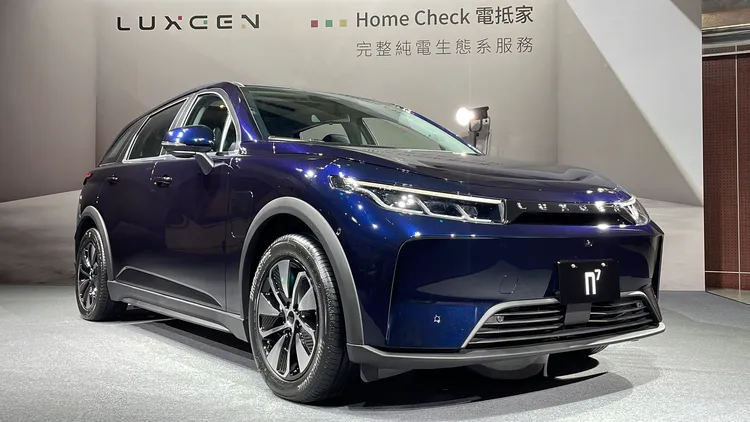 《U-Car》總編輯暨《旭電馳科研》董事總經理陳亮君表示，明年將會是台灣電動車市場的關鍵，主因為價位落在百萬左右區間的國產電動車Luxgen n7即將在明年量產交車，屆時市場會出現結構性的變化。林浩昇攝