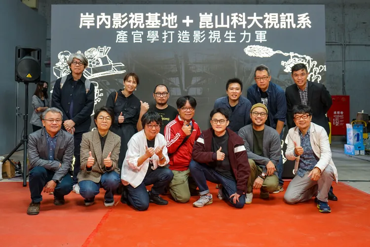 崑山科大多位榮獲金鐘、金馬獎的校友欣見歷史時刻。校方提供