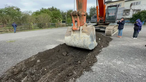 柯文哲拚了!家鄉農地變停車場挨轟 今怪手開挖刨除