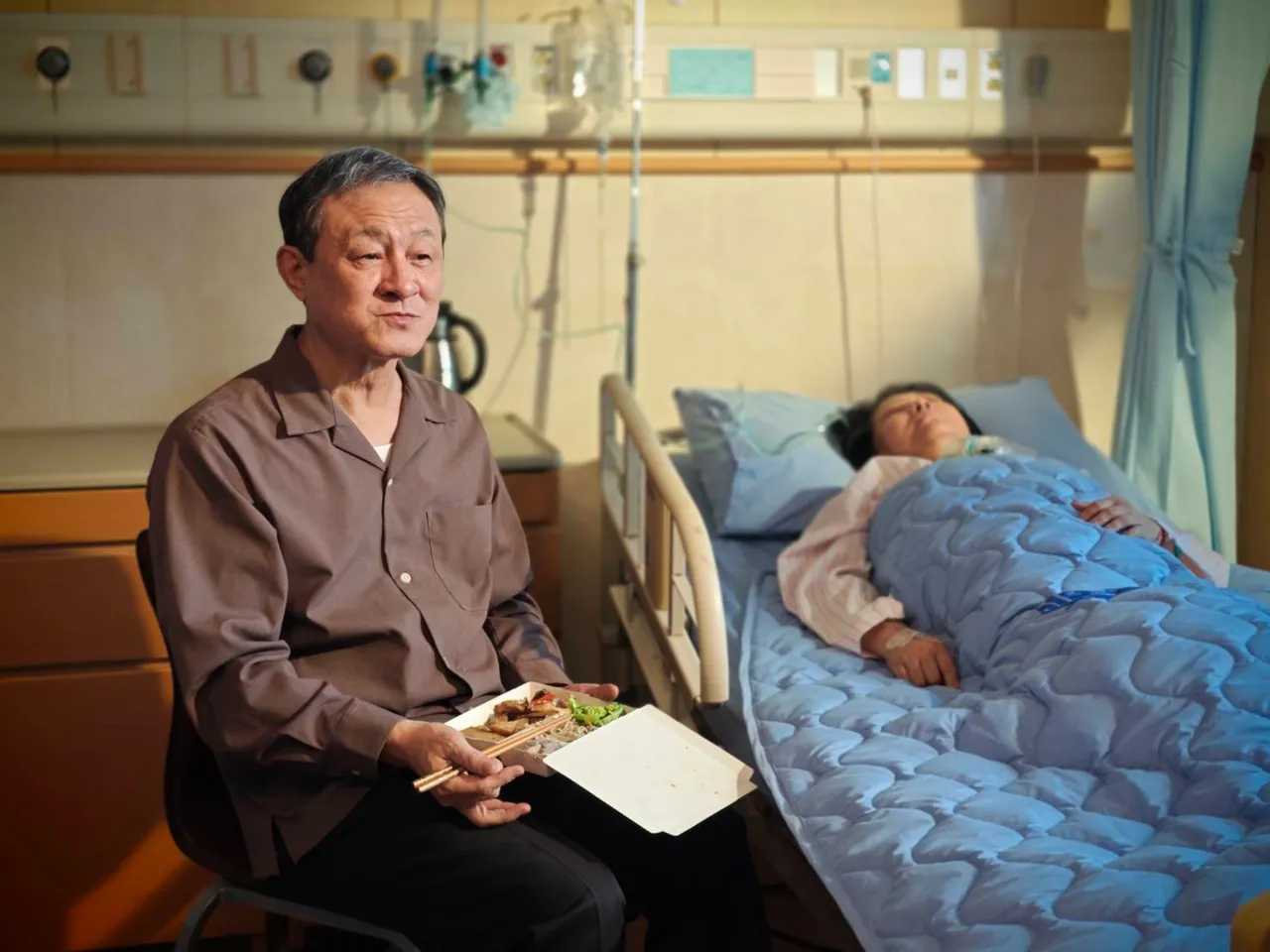 陳慕義在醫院拍攝《你好,我是誰2》。大愛提供