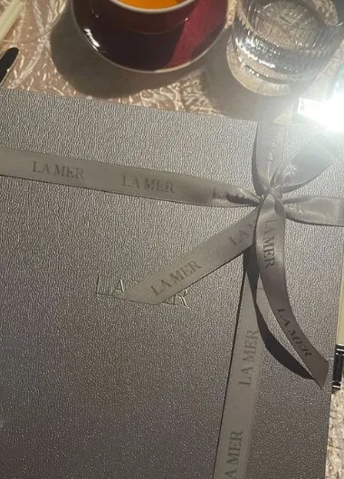 送賓客的回禮。翻攝王令塵IG