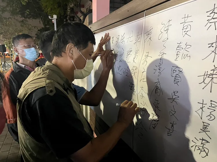 立委候選人楊曜聰發起「自己捷運自己救」萬人連署活動。楊曜聰競總提供