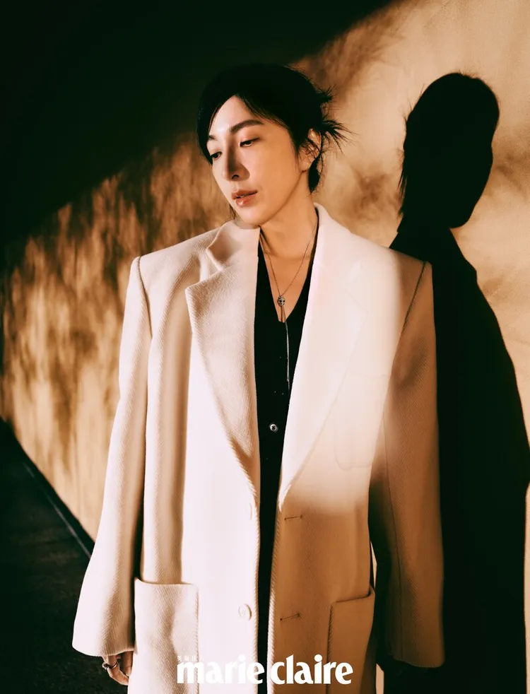 楊謹華拍攝《Marie Claire美麗佳人》封面。《Marie Claire美麗佳人》提供