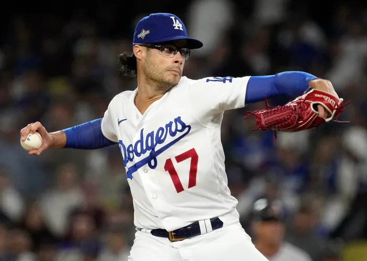 凱利將改穿99號球衣。美聯社