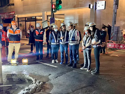 桃園現天坑!市府跨局處應變6小時填平、查原因 今開放通行