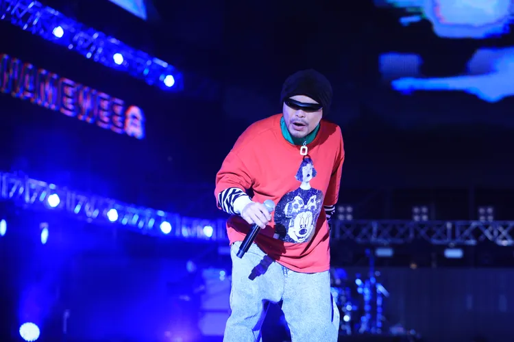 台中跨年晚會由黃明志拉開序幕。民眾提供