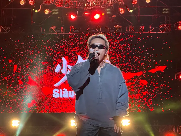 阿跨面宣布自己交了一個台中的友，令全場尖叫。民眾提供