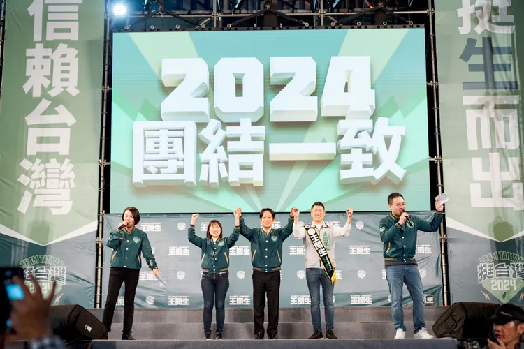 賴清德跟王閔生共同催票。賴辦提供