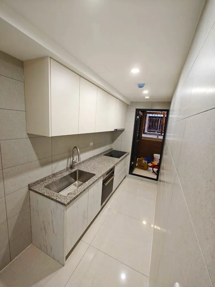 潔哥新家廚房長這樣，卻被人說小，讓潔哥不解。翻攝自潔哥臉書