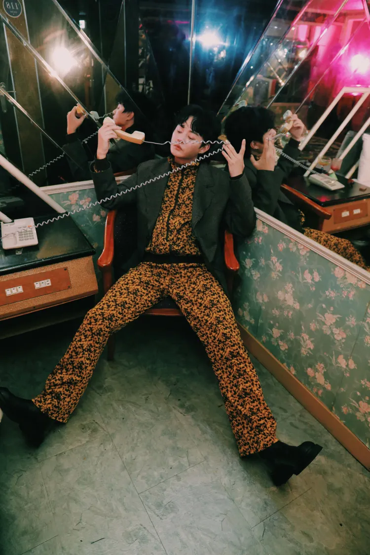 許富凱年末推出全新音樂作品《五木大学》。何樂音樂提供