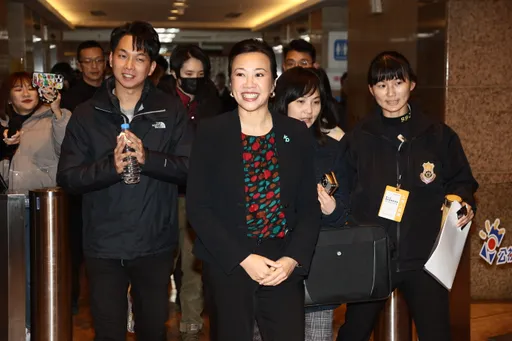 吳欣盈政見會提「解決詐騙」 綠嗆:民眾黨從發言人到中央委員都是詐騙