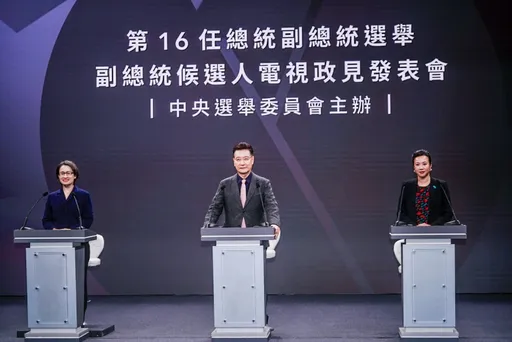 趙少康秀「賴皮寮」土地權狀 怒問:有看過228坪的工寮?