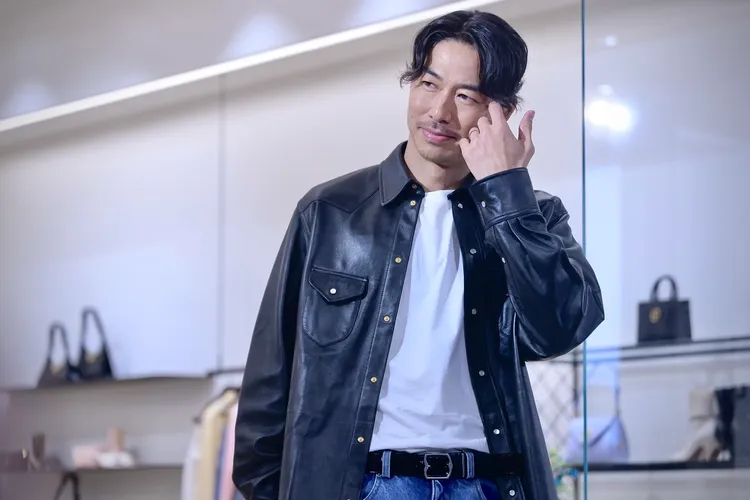 AKIRA鎖定腰包作為家人的聖誕禮物。林林攝