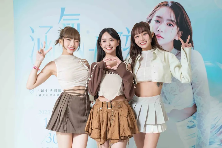 芷霖（左起）、張雅涵、林襄相見歡。紅心字會提供