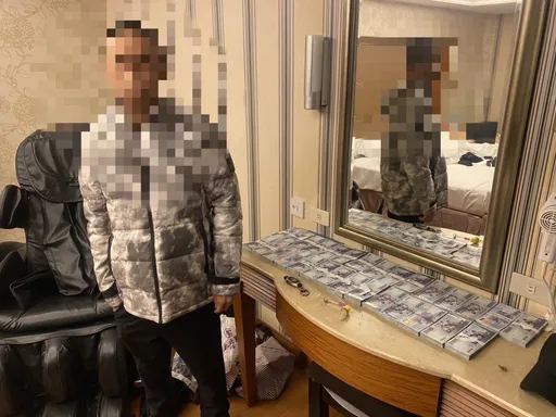 司机载老板携570万现金谈生意 卷走290万躲摩铁叫小姐!只爽8小时