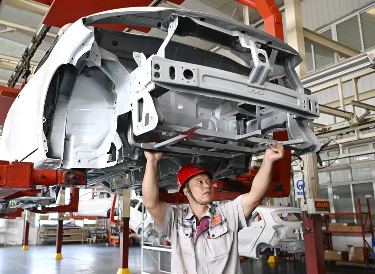 河北元氏縣一家多功能車輛生產企業的生產線。新華社