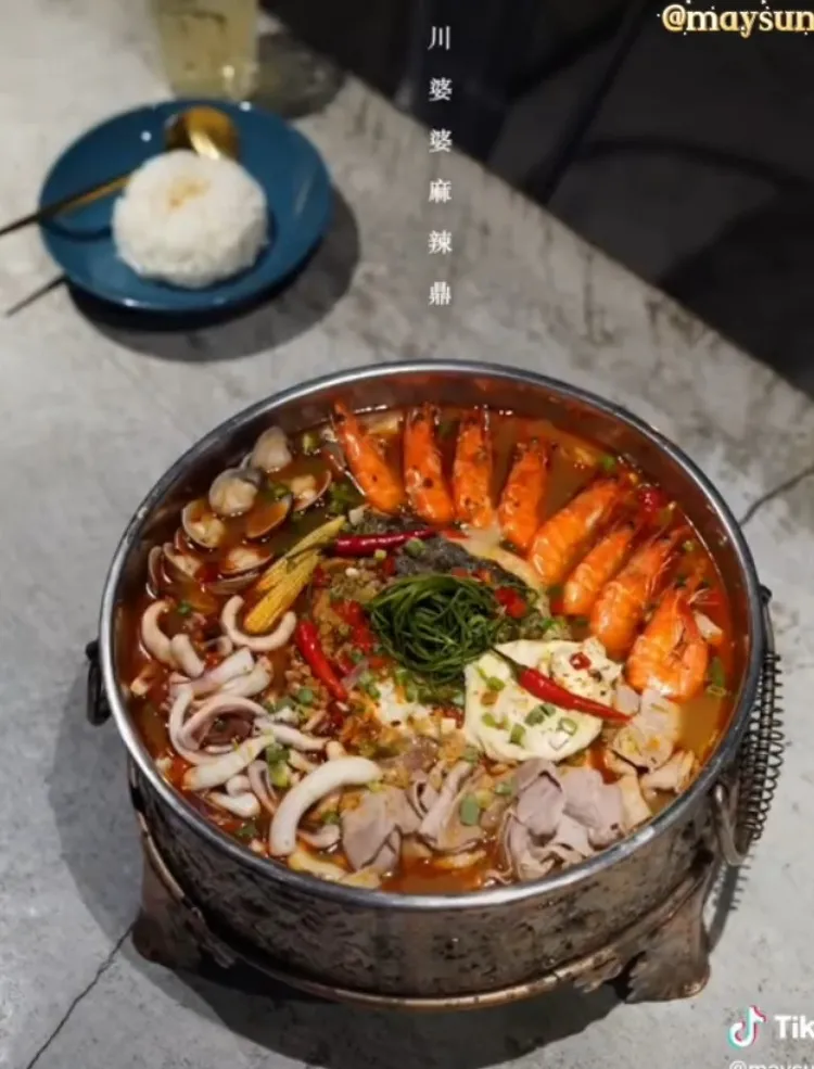 台中北區8德司創意餐館，川婆婆麻辣鼎。TikTok@maysun_boy 提供