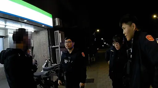 騎改裝車上路「炸街」引警攔查　身分曝光他驚問：真的假的？