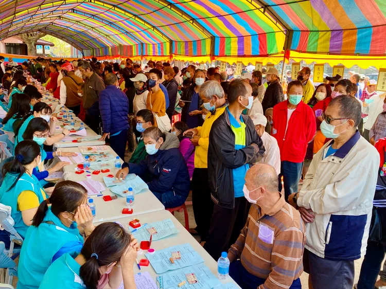 每人至少可領到3千元慰問金。王志弘攝