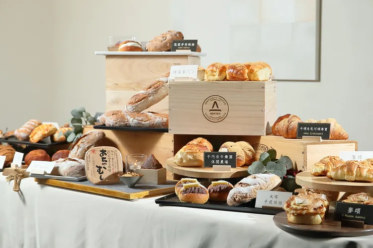 巧舜企業集結全台15間人氣麵包店，攜手打造34款創意黃豆粉、味噌麵包。業者提供
