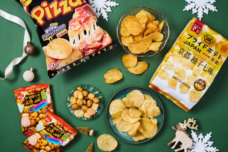 精選零食包括湖池屋柚子七味洋芋片及Calbee披薩口味薄餅薯片及下酒必備零嘴豆果子。業者提供