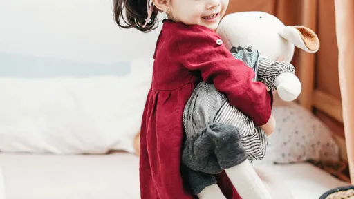 女兒天天帶不同娃娃到校！老師勸1句話　家長怒嗆：可憐！我有300個