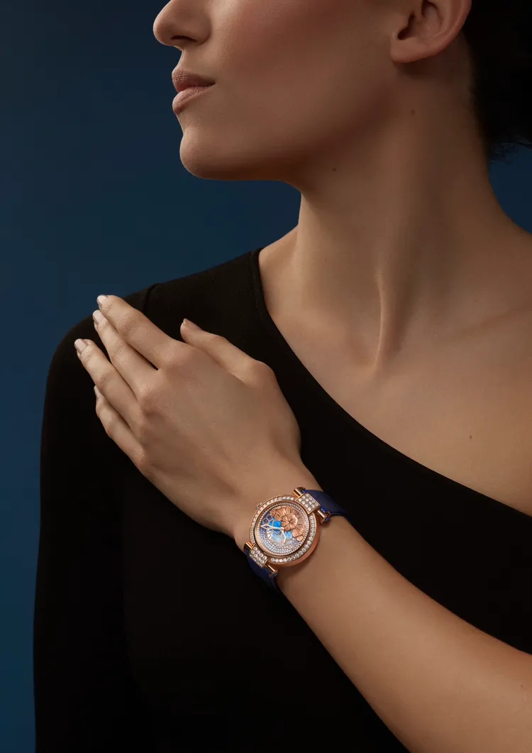 蕭邦以「荷花」為主角，推出全球限量25只的Imperiale 18K玫瑰金腕錶。品牌提供