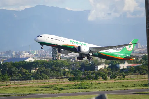 國籍飛行員1年流失百人！長榮機師明早衝交通部　12/22起舉行罷工投票