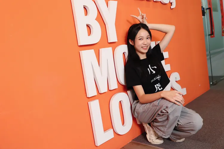 林品彤露出12歲小女生的甜美笑容。彭欣偉攝