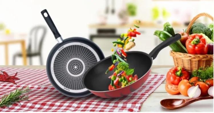 momo獨家款xTefal 特福 法國製火焰騎士系列28CM不沾鍋雙鍋組-平底鍋+炒鍋，全館5折up，原價3,815元，momo活動價千元有找，只要999元，現賺2,816元。下單登記抽特福IH共饗電磁爐、特福萬用快鍋4L。momo購物提供