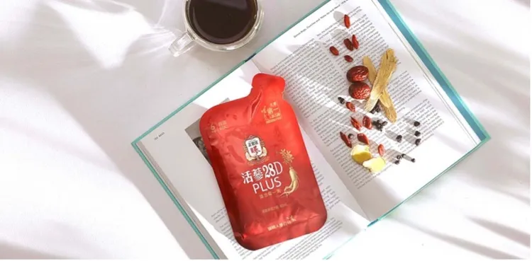 正官庄活蔘28D PLUS 2盒組(80mlx30包)+贈膳魔師保溫瓶+200mo幣+葉黃素1盒，原價3,440元，momo活動3,260價元，現省180元。momo購物提供