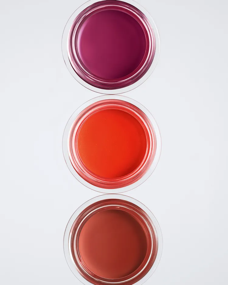 香奈兒1號紅色山茶花唇頰蜜，各1750元。品牌提供