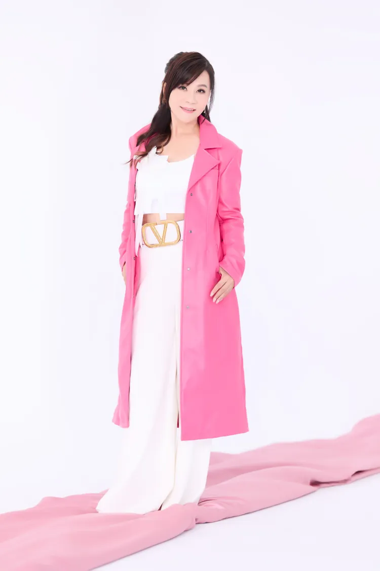 龍千玉拍攝《十一號碼頭》MV時，想起過世的爸爸哭了。豪記唱片提供