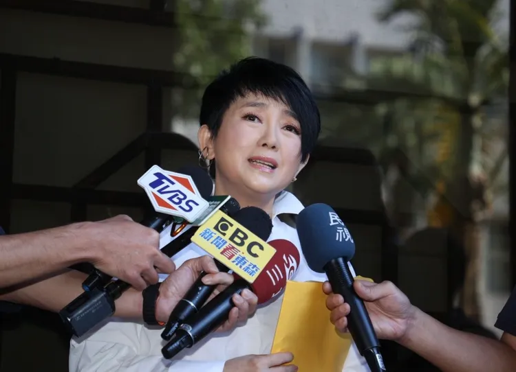 周思潔今到台北地院提告。彭欣偉攝