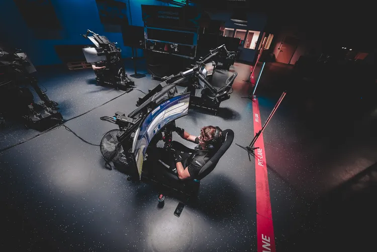 保時捷 Coanda 電競賽車隊在 2024 賽季重返賽場，在虛擬賽道上征戰眾多賽事，這支廠隊將再度挑戰使用 Rennsport 模擬軟體的 ESL R1 系列賽與虛擬利曼系列賽。這支車隊的總部位於德國北萊茵-威斯伐倫邦（North Rhine-Westphalia）的格羅腦（Gronau），車隊包含兩位澳洲籍車手 Joshua Rogers 和 Dayne Warren、英國籍車手 Charlie Collins 等多位成員。此外，保時捷預計於2024 年在 iRacing 平台上舉辦精彩的保