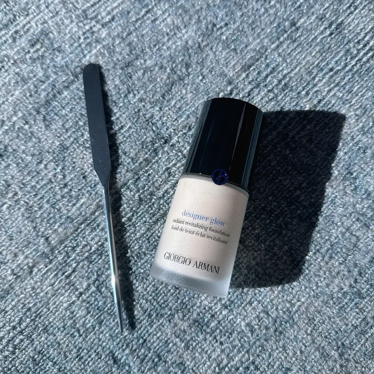 GIORGIO ARMANI設計師水燦光影粉底，共有10色選，各30ml／2850元。張家玲攝