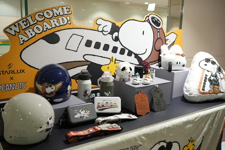 星宇航空首度公開與7-11攜手推出的SNOOPY限定聯名商品。業者提供