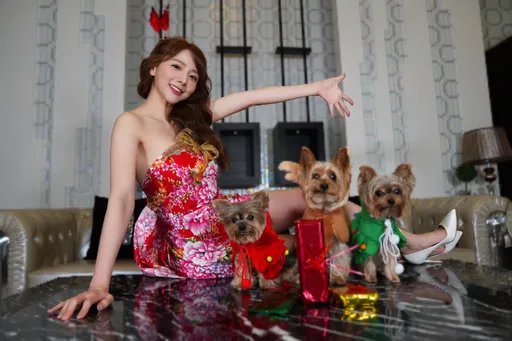 女星聖誕節裸背見客辣成這樣 親曝擇偶條件交往前先簽合約