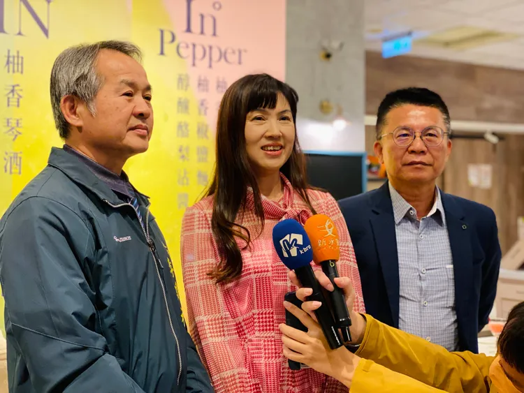 農會總幹事孫慈敏表示，柚子結合不同食材，激發出多重美味。王志弘攝