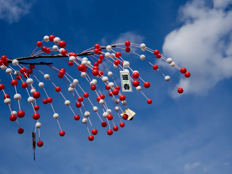 日本東京淺草寺「歲之市」19日開跑，這個市集已有350年歷史。新華社