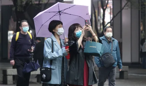 今全台有雨！跨年夜挑戰冷氣團　元旦連假先暖後凍