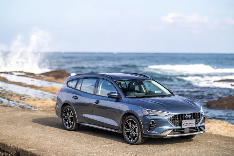延續Focus車系操控本質，Ford Focus Active Wagon帶來163mm的車身離地高，駕駛不僅可享受開闊的駕駛視野，並降低視覺盲區，乘客更能夠輕鬆上下車。業者提供
