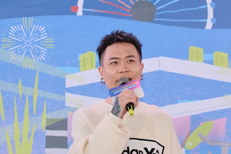 蕭秉治以個人身分第3度到高雄跨年。民視提供