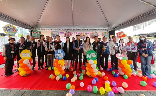 送藥到府提供藥事照護 12年服務近2萬人次!台中表揚暖心藥師