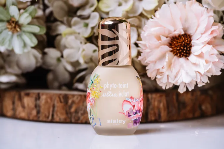 輕羽淨亮保養粉底液，30ml／3200元。品牌提供