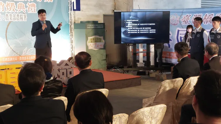 橋檢檢察官李侃穎指揮辦案，查扣107噸的中國茶葉。凃建豐攝