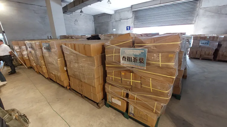 查扣107噸的中國茶葉將銷毀。凃建豐攝